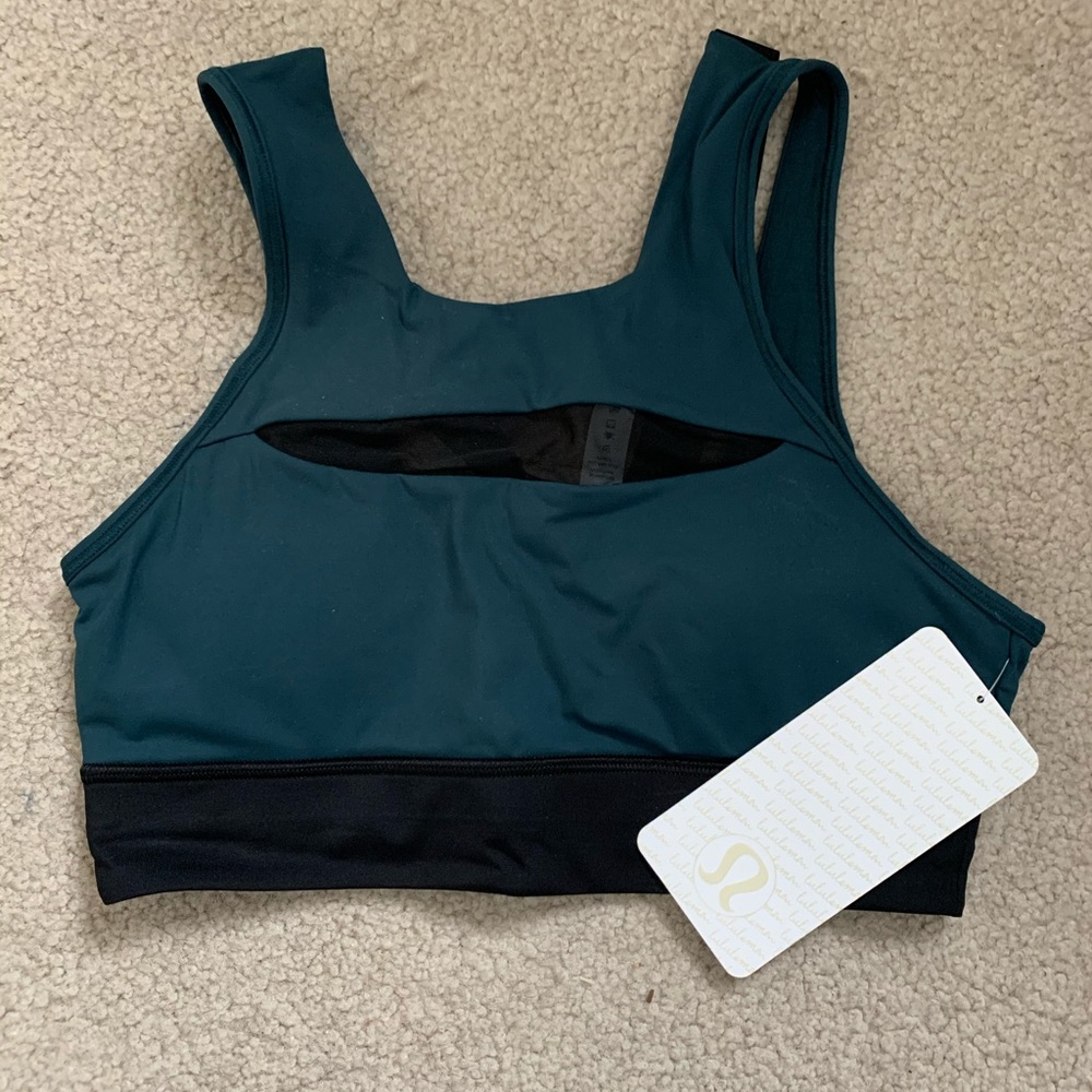 NWT Lululemon Run the Day Sports bra
